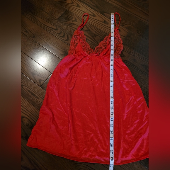 2 PC Lacy & Silky Nightie and Robe, Never Worn - Picture 6 of 11